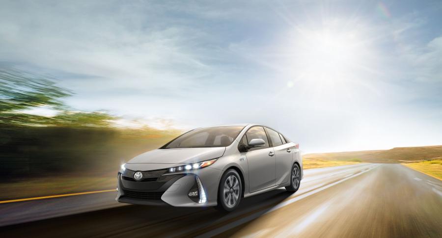  Toyota Prius Prime 2016 года  (NA) (фото 41 из 55)